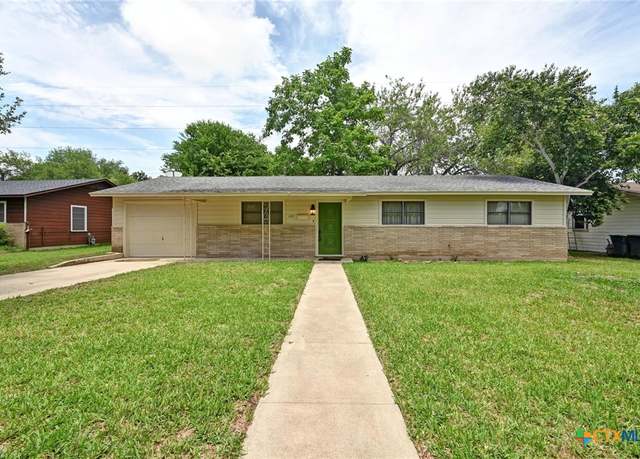 Property at 201 Hillcrest Dr, Luling, TX 78648, 4 beds, 1.5 baths