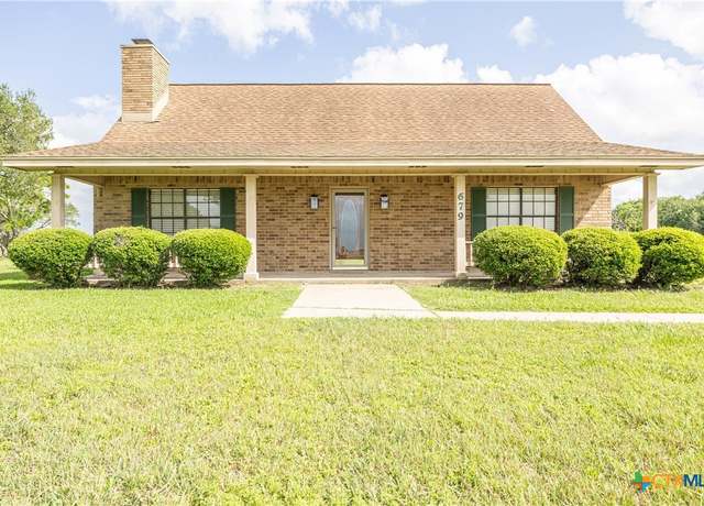Property at 679 Royal Rd, Port Lavaca, TX 77979, 3 beds, 2.5 baths