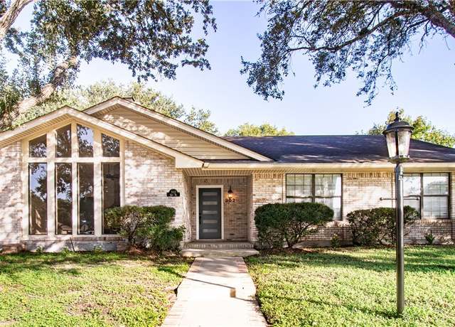 Property at 302 Windy Way Dr, Victoria, TX 77904, 3 beds, 2 baths