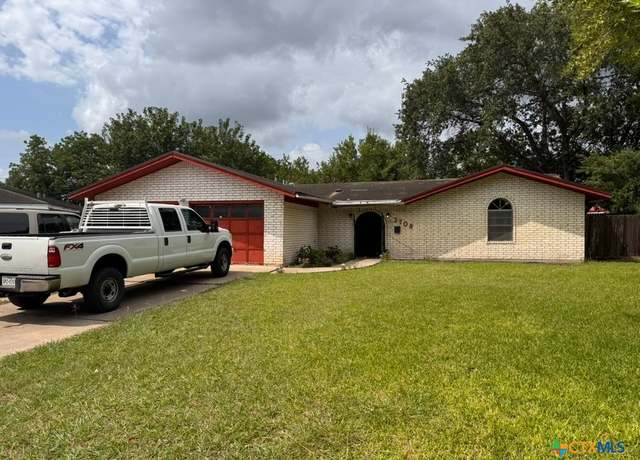 Property at 2708 E Poplar Ave, Victoria, TX 77901, 3 beds, 2 baths