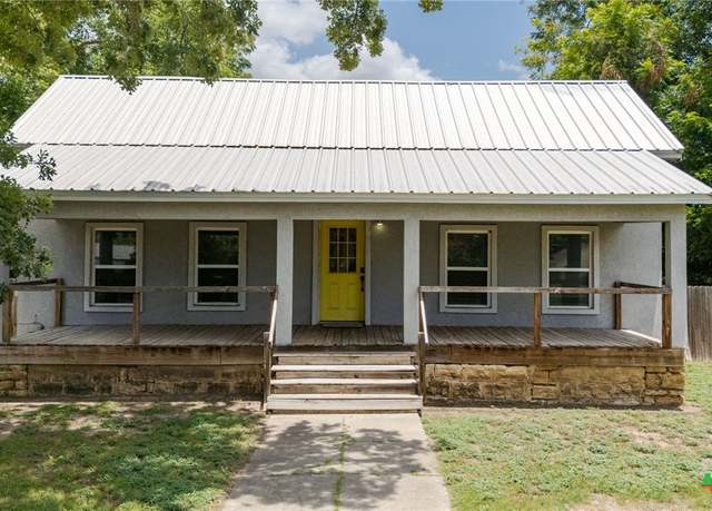 Property at 607 S Main St, Lampasas, TX 76550, 3 beds, 3 baths