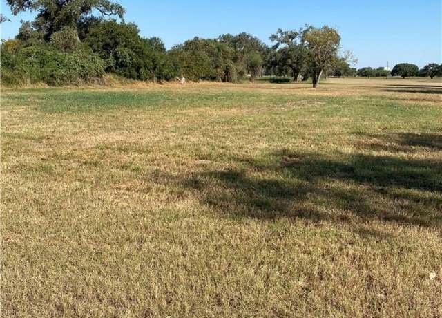 Property at 1506 Moss Ln, Cuero, TX 77954