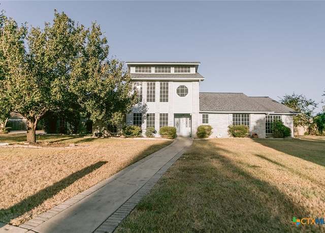 Property at 102 Tracy Ln, Victoria, TX 77904, 4 beds, 2.5 baths