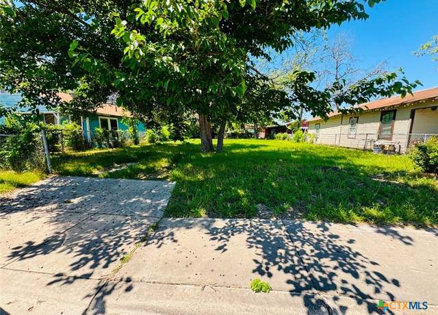 Property at 1420 N Guadalupe St, Seguin, TX 78155