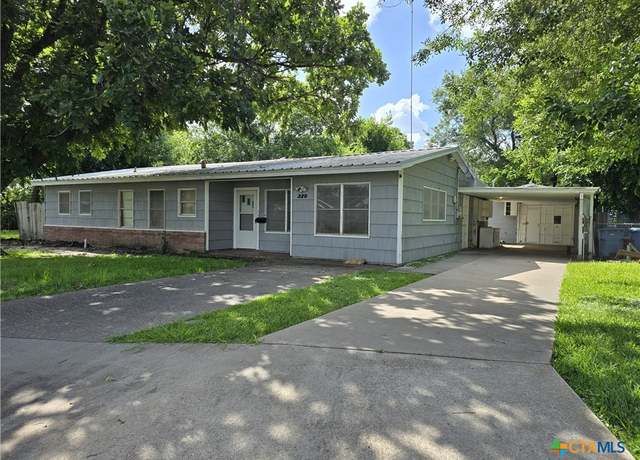 Property at 220 Davis Ave, Port Lavaca, TX 77979, 3 beds, 3 baths