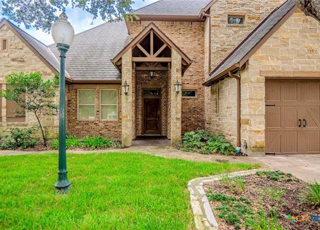 Property at 20 Cotswold Ln, Victoria, TX 77904, 3 beds, 3.5 baths