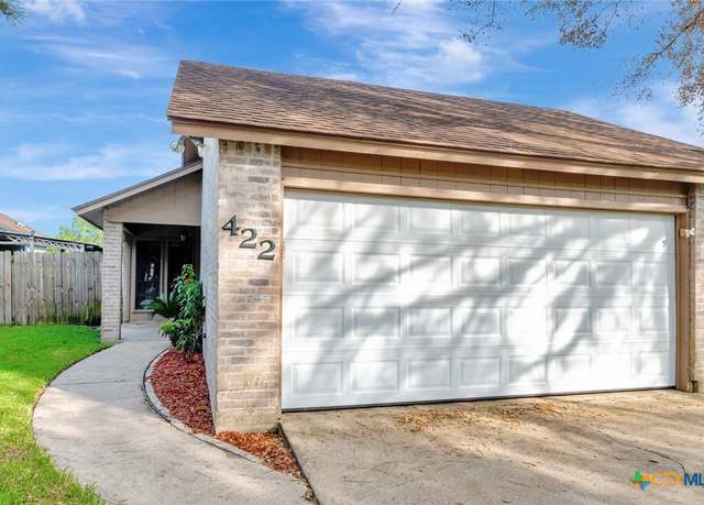 Property at 422 Waterford Dr, Victoria, TX 77901, 3 beds, 2 baths