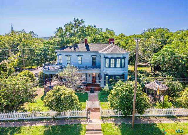 Property at 702 N Penelope St, Belton, TX 76513, 4 beds, 3 baths