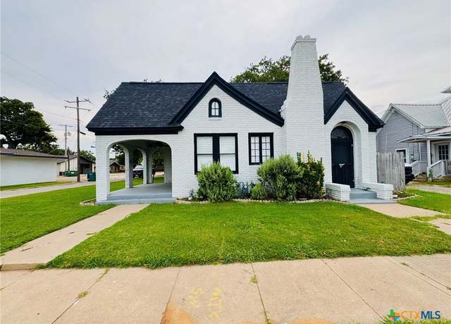 Property at 109 N Lutterloh Ave, Gatesville, TX 76528, 3 beds, 1.5 baths
