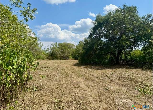 Property at 138 Berger Rd, Victoria, TX 77905