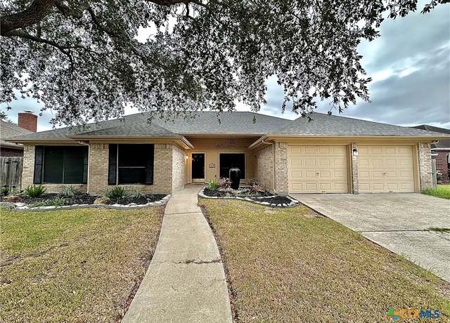 Property at 110 Ashford Dr, Victoria, TX 77904, 4 beds, 2 baths