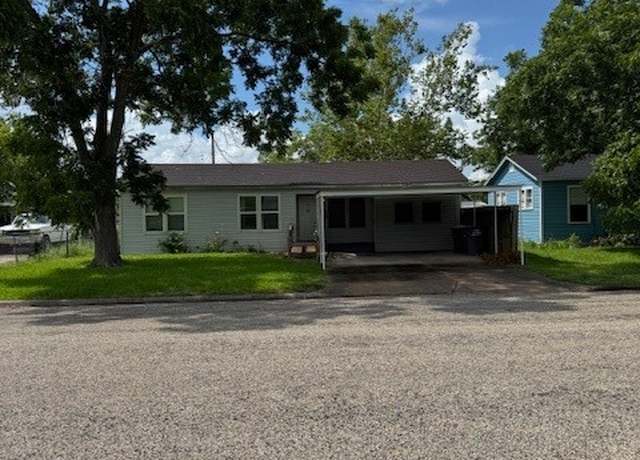 Property at 3205 Meadowlane St, Victoria, TX 77901, 4 beds, 2 baths
