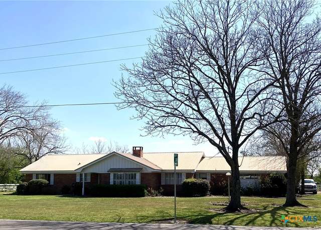 Property at 198 Fm 822, Edna, TX 77957, 3 beds, 2 baths