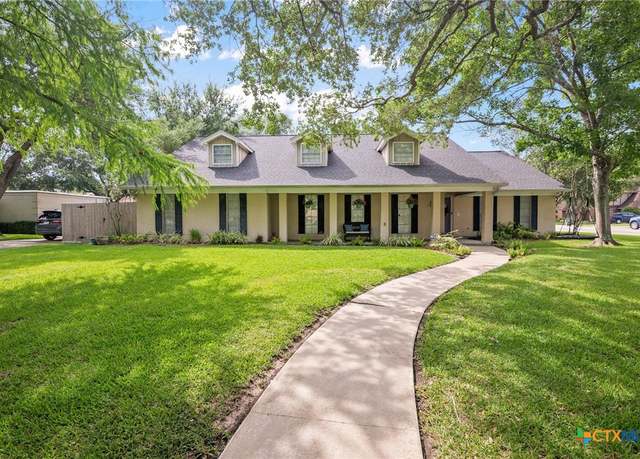 Property at 407 Pasadena Dr, Victoria, TX 77904, 3 beds, 3 baths