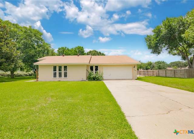 Property at 305 Berwick St, Victoria, TX 77904, 3 beds, 2 baths