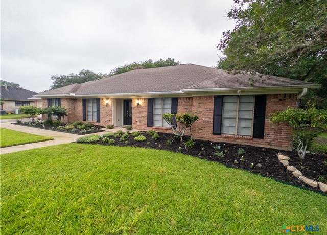 Property at 118 Creekside Dr, Victoria, TX 77904, 4 beds, 2.5 baths