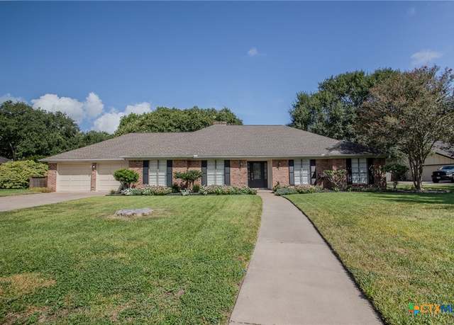 Property at 118 Creekside Dr, Victoria, TX 77904, 4 beds, 2.5 baths