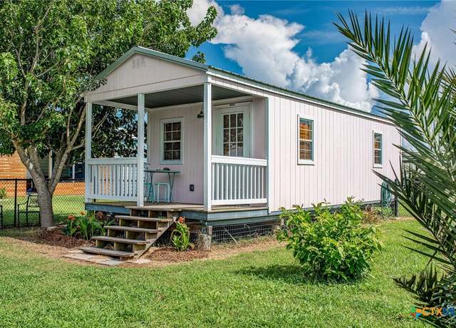 Property at 50 Catherine St, Port Lavaca, TX 77979, 1 bed, 1 bath