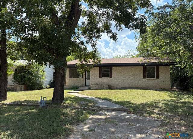 Property at 1502 S Main St, Lampasas, TX 76550, 3 beds, 1.5 baths