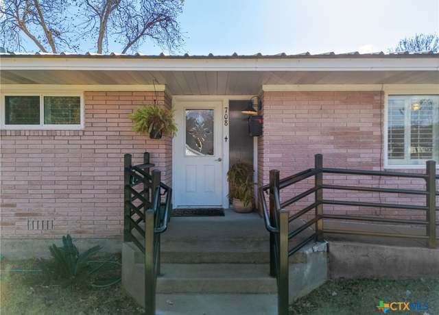Property at 708 W North Ave, Lampasas, TX 76550, 2 beds, 2 baths
