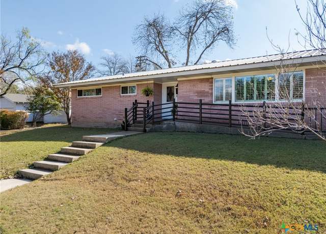Property at 708 W North Ave, Lampasas, TX 76550, 2 beds, 2 baths