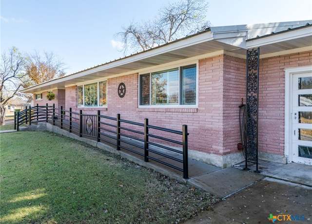 Property at 708 W North Ave, Lampasas, TX 76550, 2 beds, 2 baths