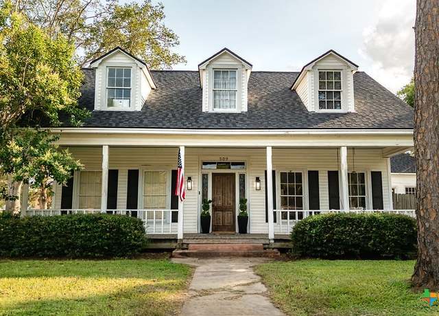 Property at 509 Hanover St, Edna, TX 77957, 3 beds, 2.5 baths