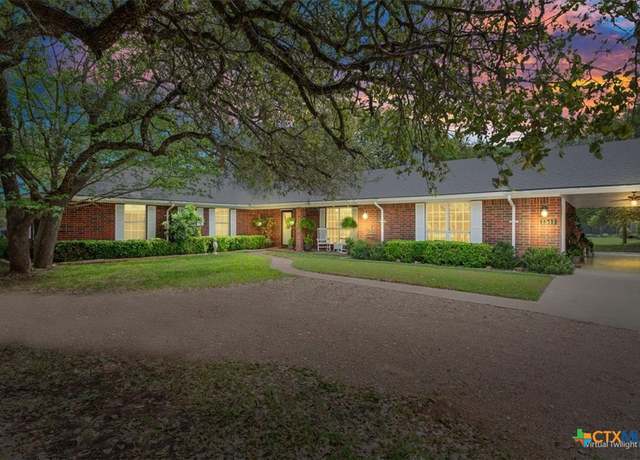 Property at 7511 N Lakeview Dr, Salado, TX 76571, 3 beds, 2 baths