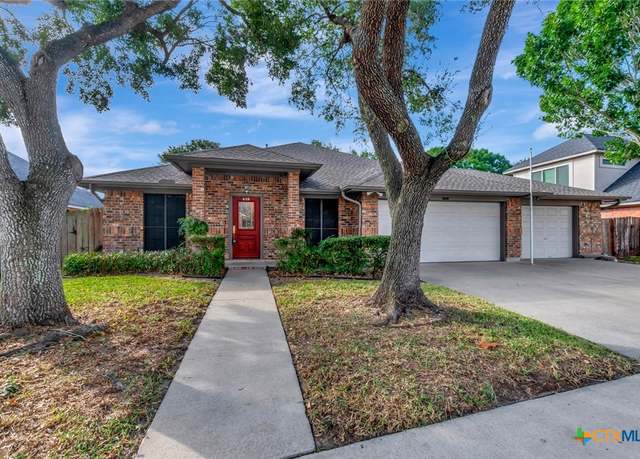 Property at 618 Brocton St, Victoria, TX 77904, 4 beds, 2 baths