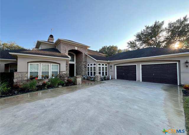 Property at 447 Schaefer Rd, Victoria, TX 77905, 4 beds, 3 baths