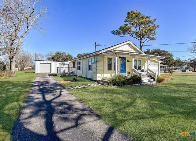 Property at 314 E Bayshore Dr, Palacios, TX 77465, 3 beds, 2 baths