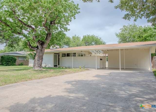 Property at 2906 Arroyo Dr, Victoria, TX 77901, 3 beds, 2 baths