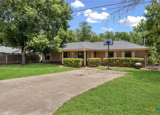 Property at 1405 Oak Park Ln, Salado, TX 76571, 3 beds, 2 baths