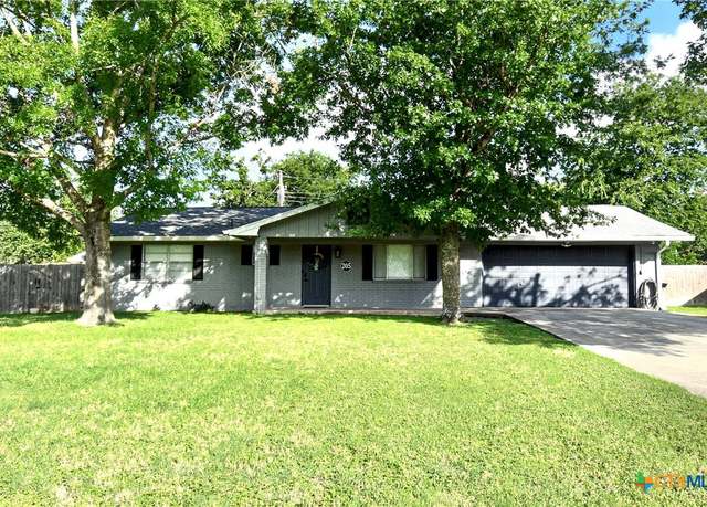 Property at 205 Tanglewood Rd, Temple, TX 76502, 3 beds, 2 baths