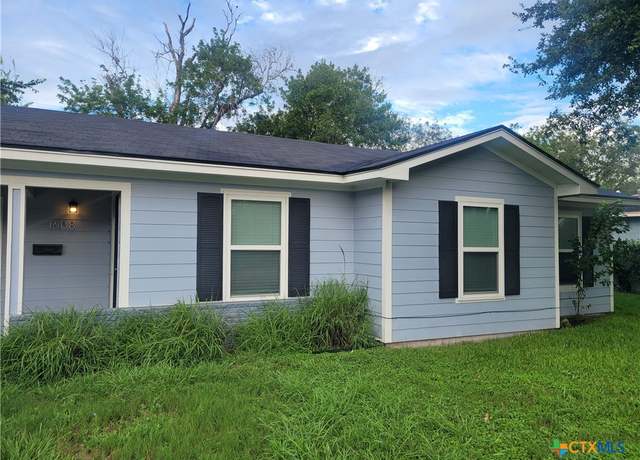 Property at 1608 Sam Houston Dr, Victoria, TX 77901, 3 beds, 1 bath