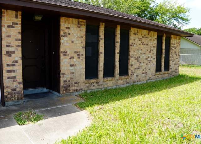 Property at 523 Blake St, Victoria, TX 77905, 4 beds, 3 baths