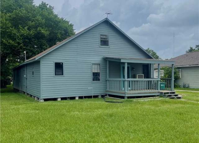 Property at 206 E Rogers St, Ganado, TX 77962, 4 beds, 2 baths