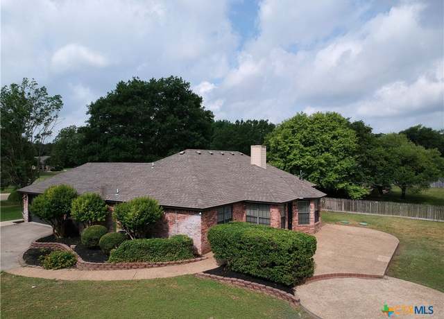 Property at 2216 Smith Bluff Rd, Salado, TX 76571, 3 beds, 2 baths
