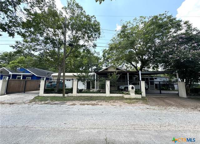 Property at 115 Ernst St, Victoria, TX 77901, 4 beds, 3 baths