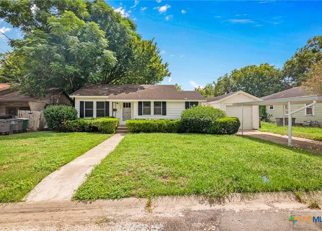 Property at 1305 E Virginia Ave, Victoria, TX 77901, 3 beds, 2 baths