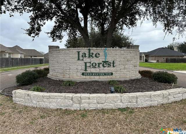 Property at 102 Auburn Hl, Victoria, TX 77904