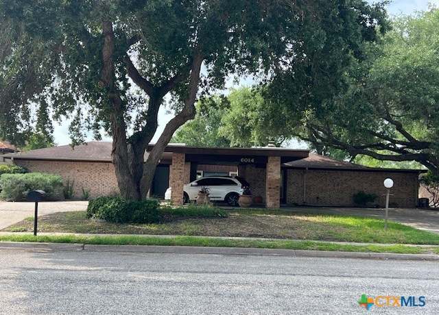 Property at 6014 Country Club Dr, Victoria, TX 77904, 4 beds, 3 baths