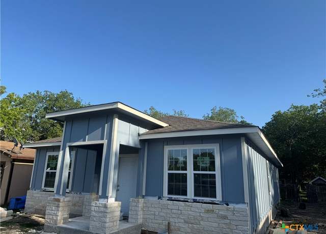 Property at 717 Avenue C, Seguin, TX 78155, 3 beds, 2 baths