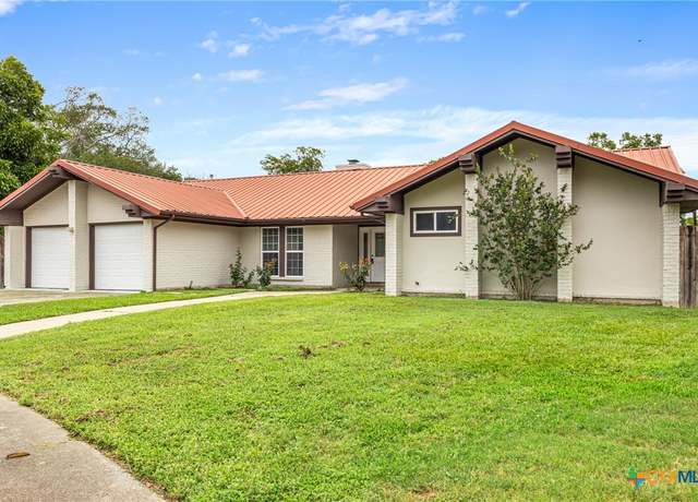 Property at 111 Warwick Glen St, Victoria, TX 77904, 3 beds, 2 baths