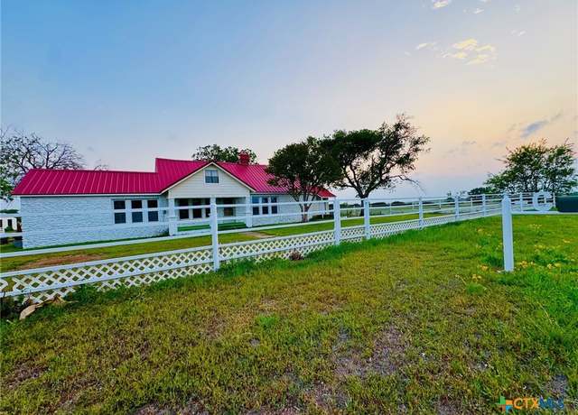 Property at 7820 Moccasin Bend Rd, Gatesville, TX 76528, 4 beds, 3 baths