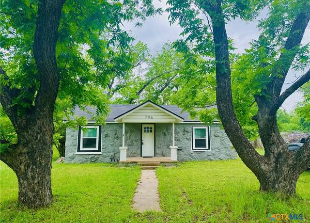 Property at 706 Golf Course Rd, Gatesville, TX 76528, 2 beds, 1 bath