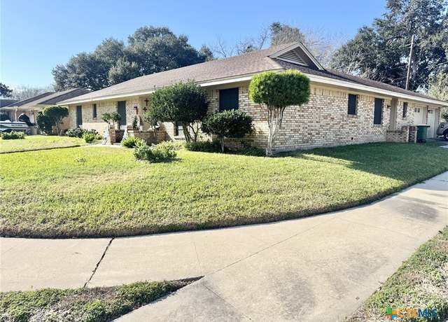 Property at 102 Norwich Glen St, Victoria, TX 77904, 3 beds, 2 baths