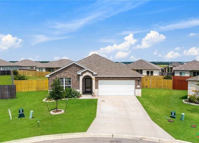 Property at 1041 Lakeway Crossing Dr, Temple, TX 76502, 4 beds, 2 baths