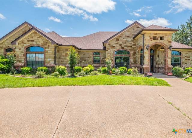 Property at 5306 W Riverwood Ct, Killeen, TX 76542, 4 beds, 3 baths