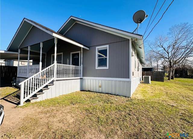 Property at 207 Dayly St, Yoakum, TX 77995, 3 beds, 2 baths